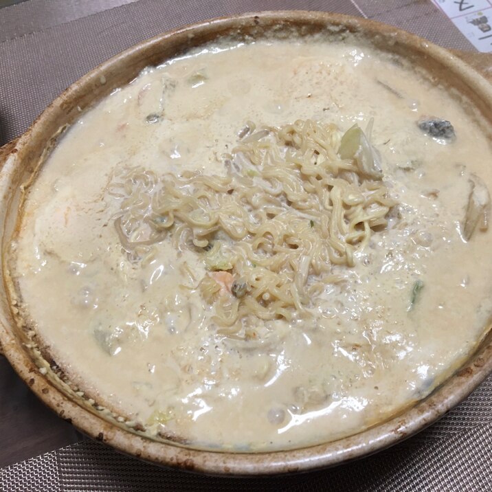 サッポロ1番味噌ラーメンのアレンジ!カルボナーラ風